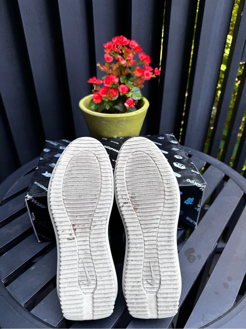 Nike Women's Air Max FF720 Slip-On Athletic Shoes - Picture 8 of 8